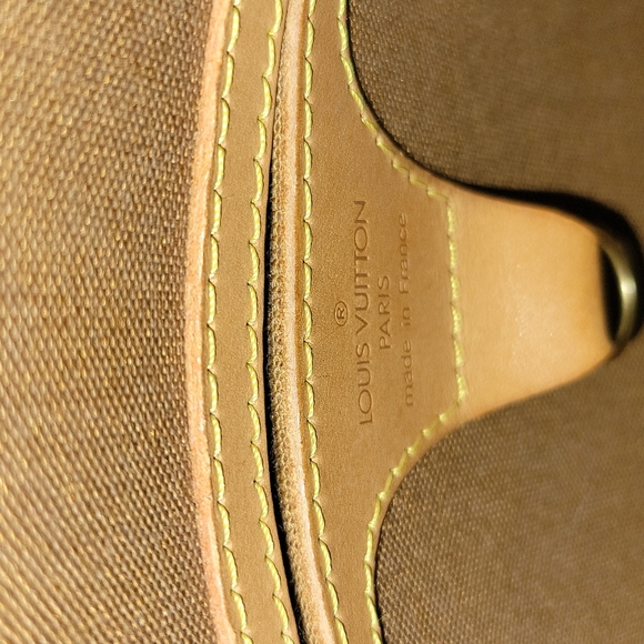Ellipse Louis Vuitton Bag - Picture 4 of 14